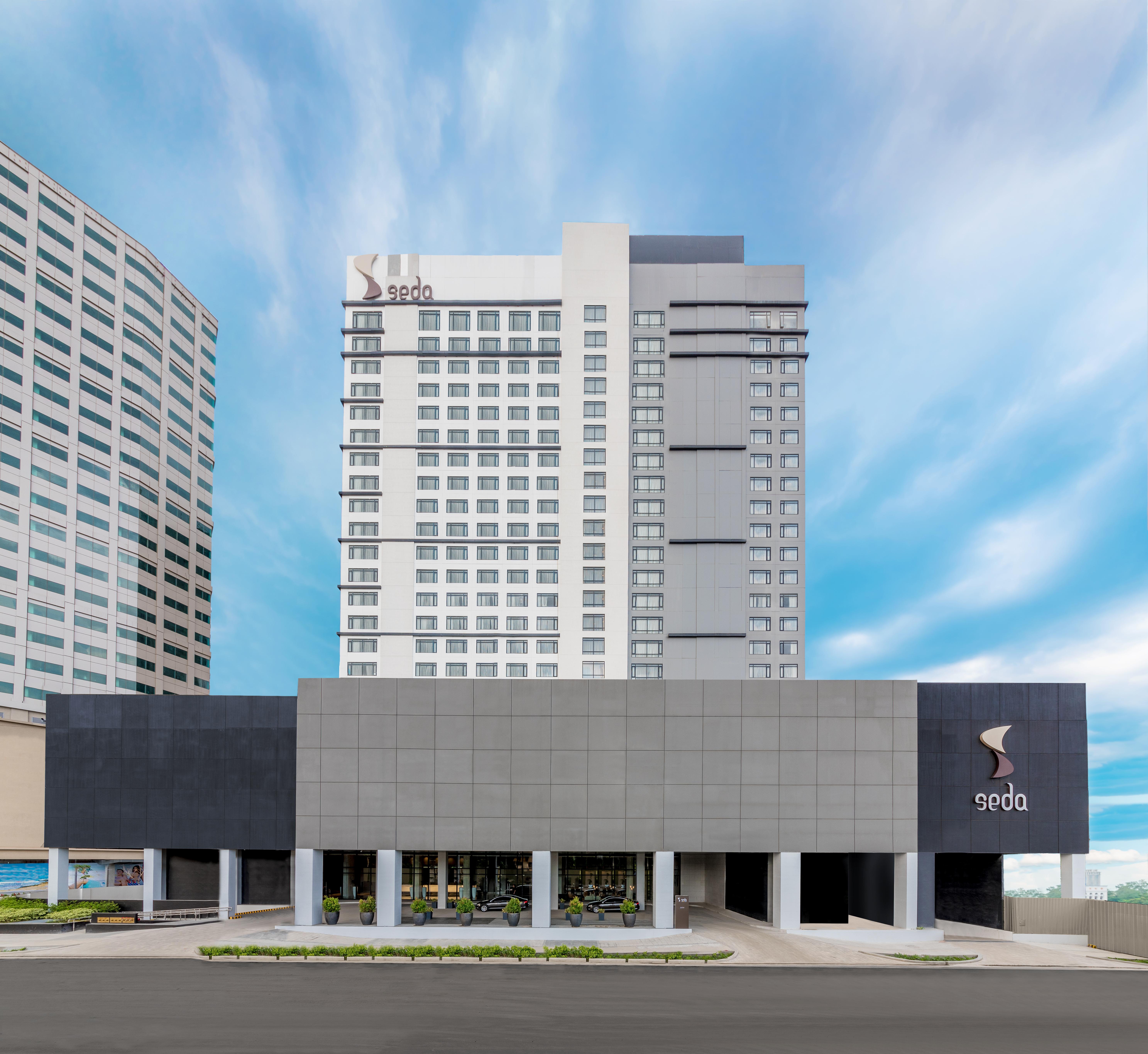 Seda Vertis North Кесон-Сити Экстерьер фото The Seda Hotel in Iloilo City