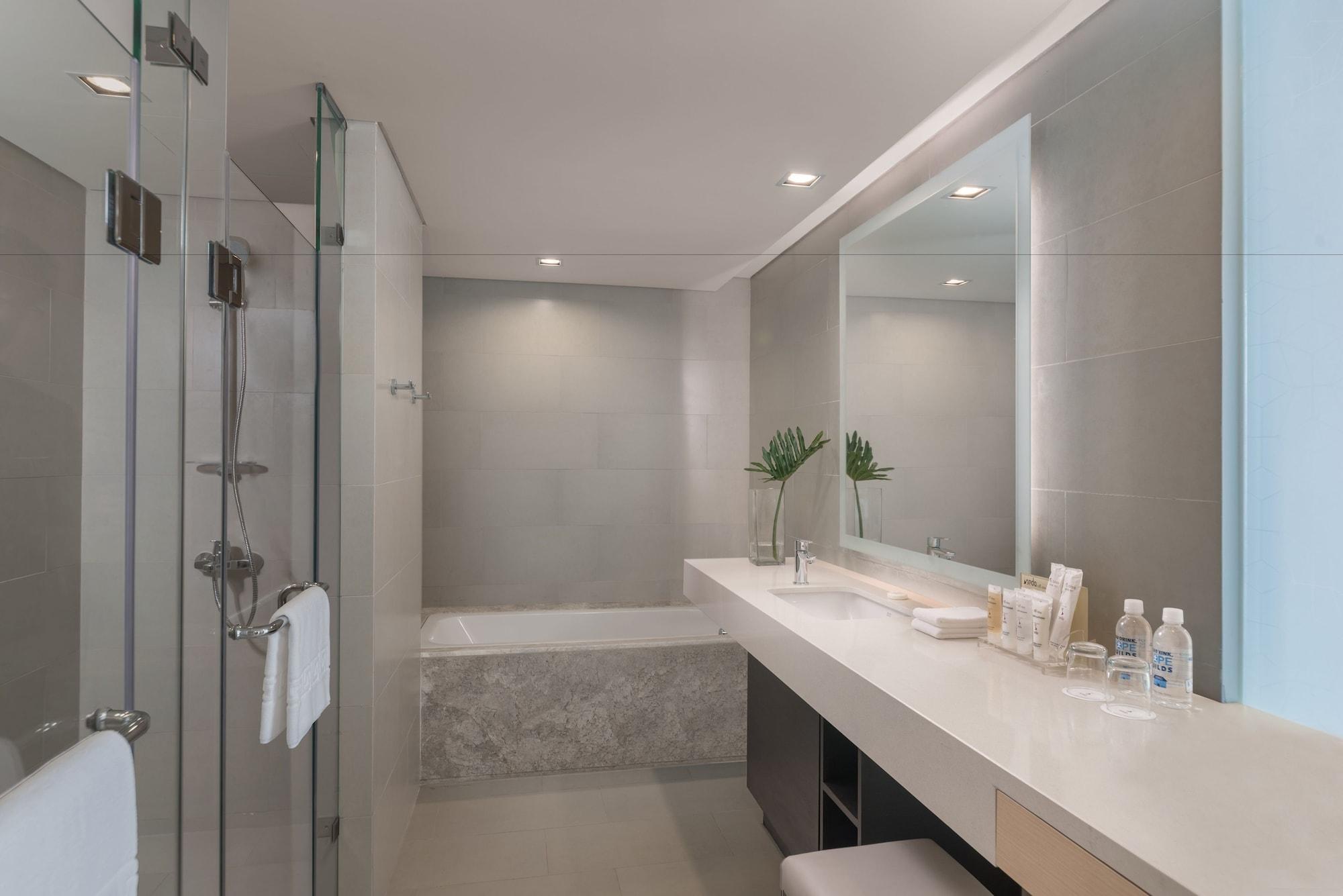 Seda Vertis North Кесон-Сити Экстерьер фото Bathroom