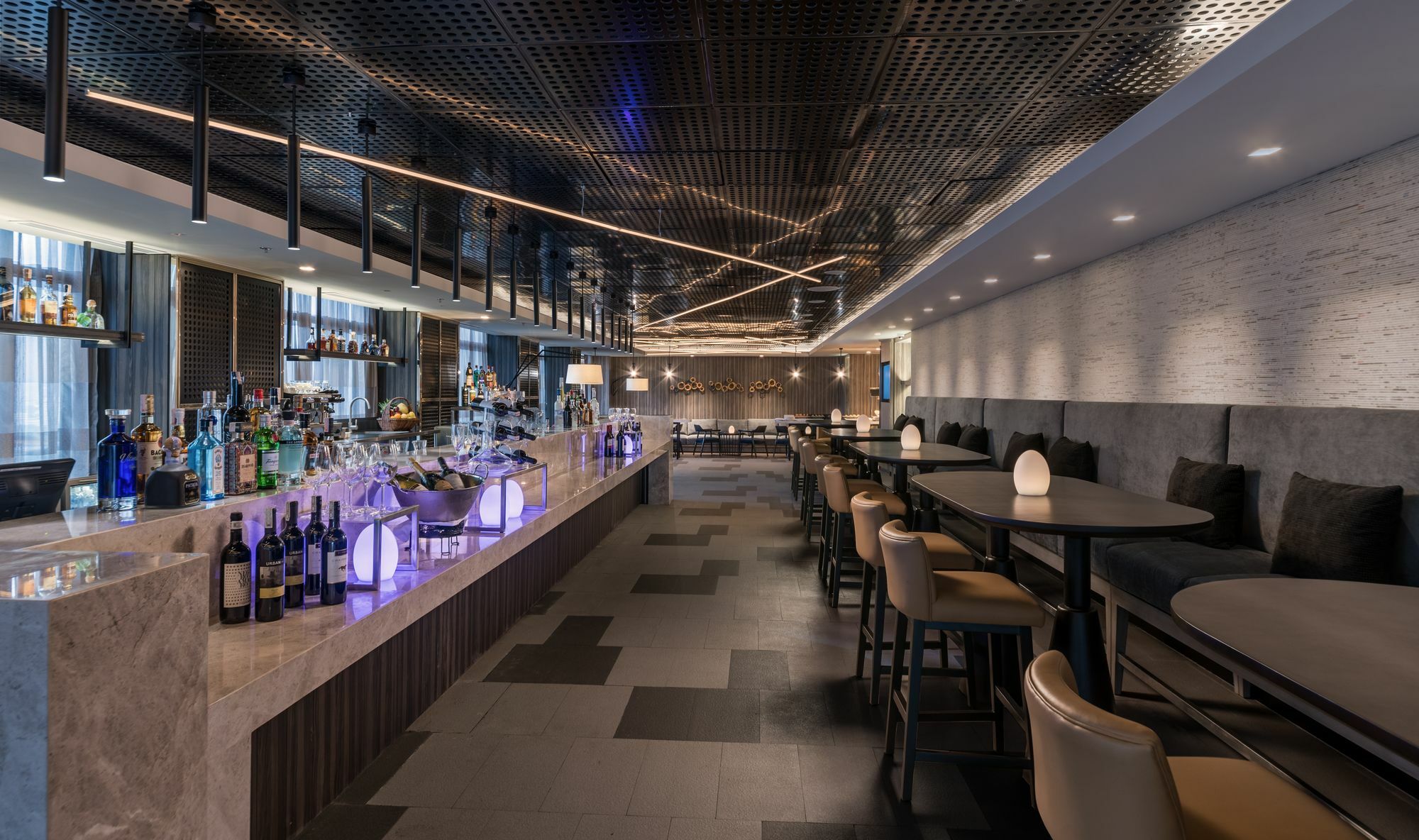 Seda Vertis North Кесон-Сити Экстерьер фото The bar at the lounge